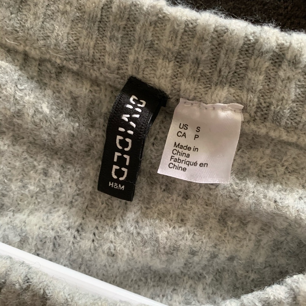 Gray pullover sweater! - Picture 3 of 3